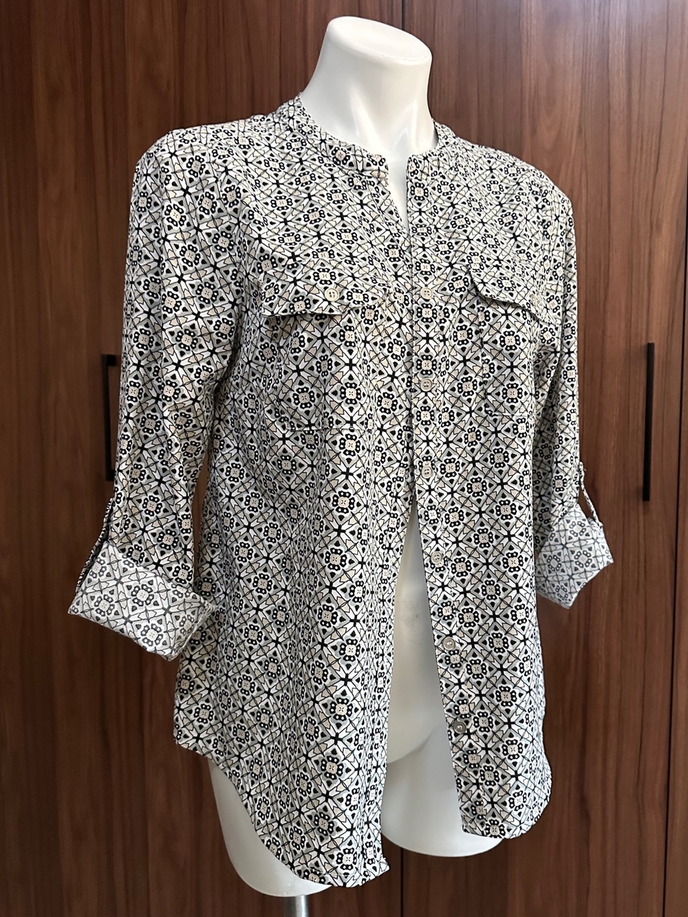 Notations Black and White Geometric Print Button-Front Blouse MEDIUM